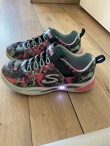 33 Beden Skechers 33 Numara
