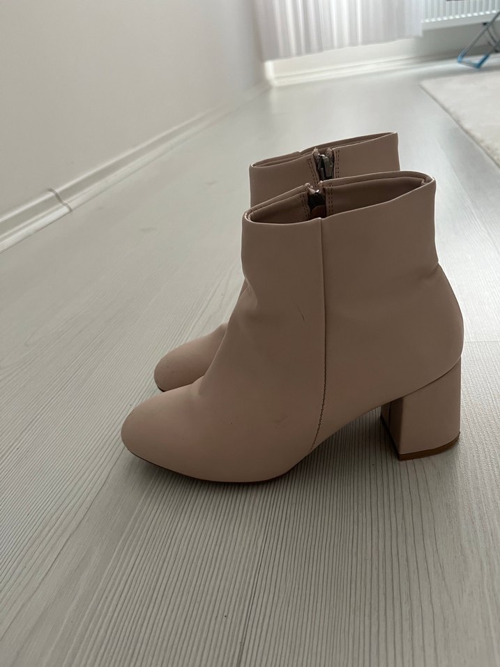 Bej Kadın Topuklu Bot - Görsel 4