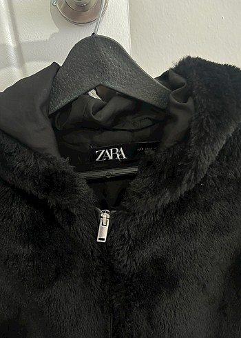 Zara Siyah Kapüşonlu Kaban - Görsel 4