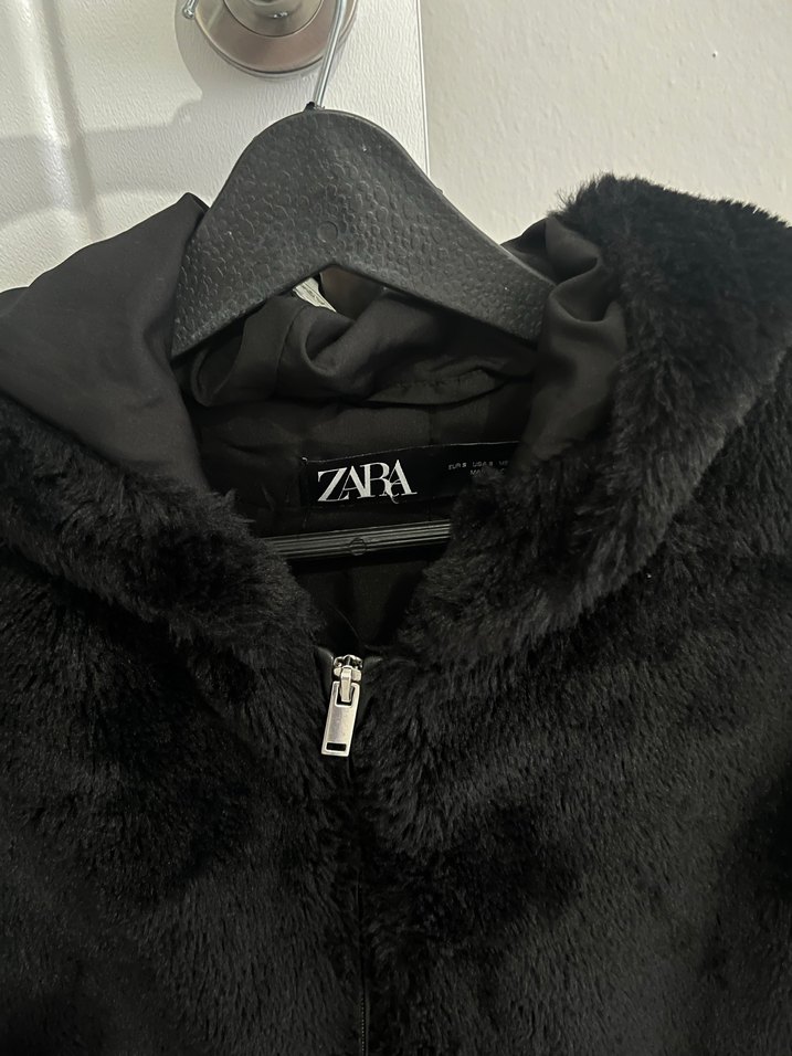 Zara Siyah Kapüşonlu Kaban - Görsel 4