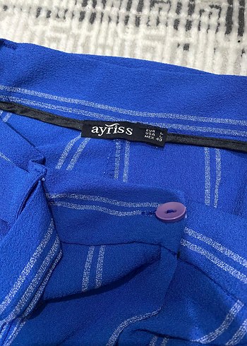 Mavi Çizgili Kemerli Mini Şort - Görsel 2