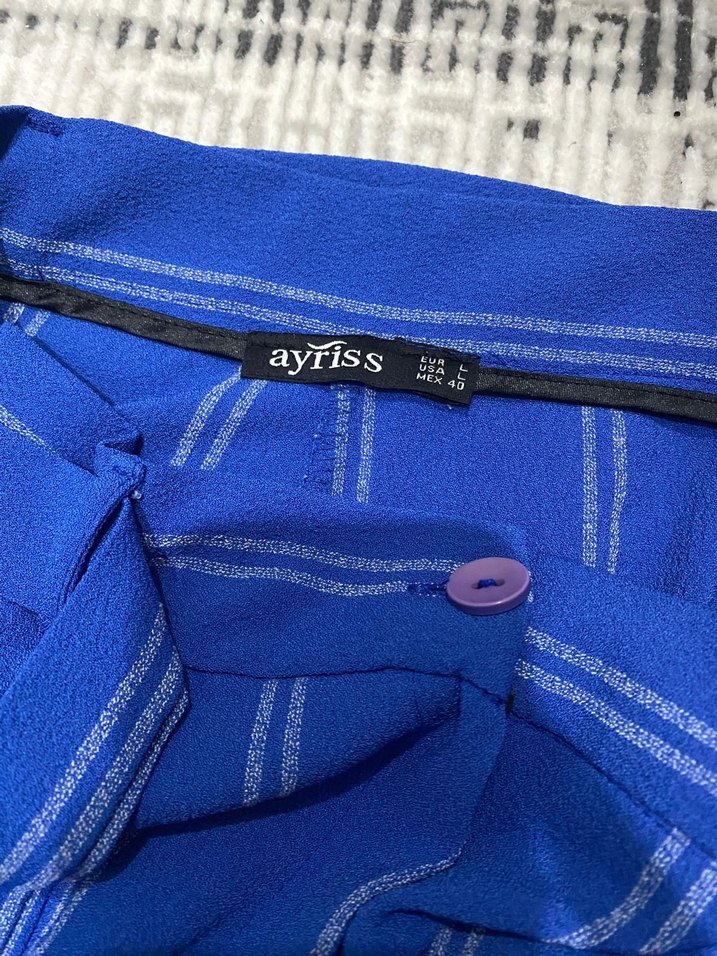 Mavi Çizgili Kemerli Mini Şort - Görsel 2