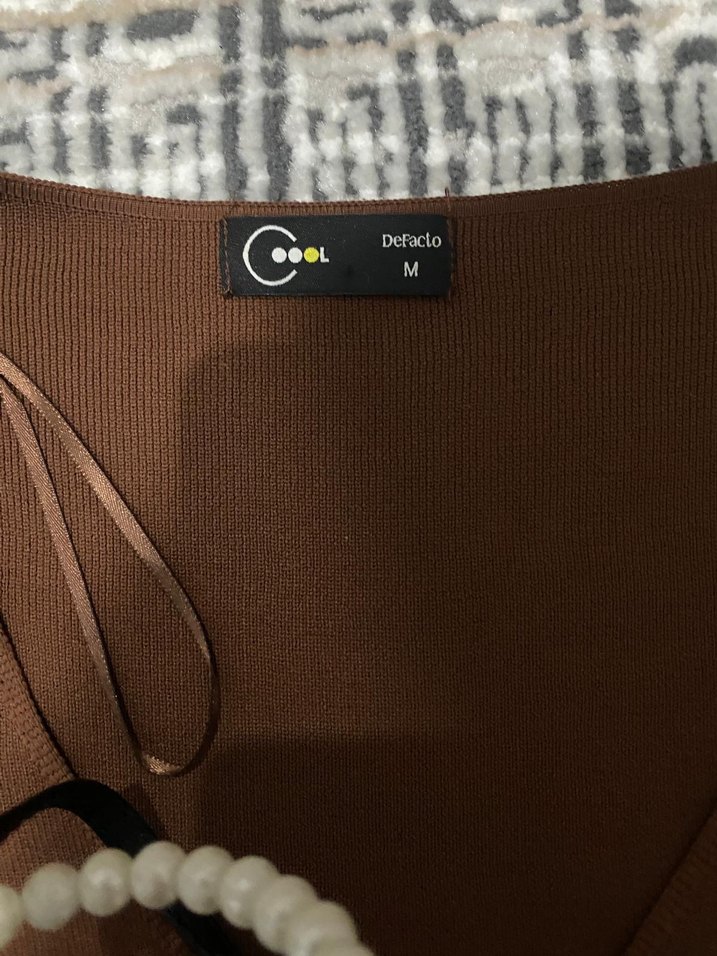 V Yaka Kahverengi Midi Kadın Bluz - Görsel 2