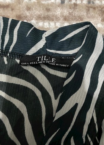 Uzun Kollu Zebra Desenli Kadın Bluz - Görsel 3