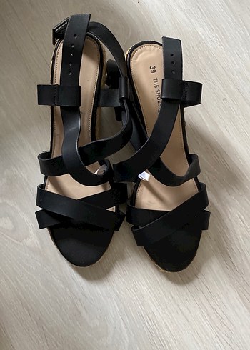 Siyah Kadın Dolgu Topuklu Sandalet - Görsel 2