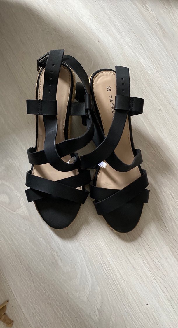 Siyah Kadın Dolgu Topuklu Sandalet - Görsel 2