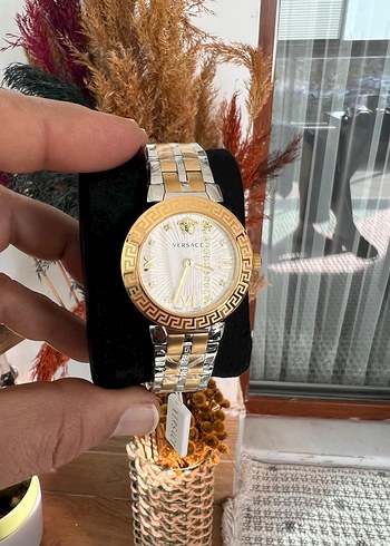 Versace Altın Renkli Kadın Kol Saati - Görsel 4