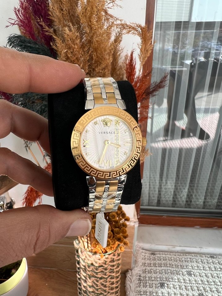 Versace Altın Renkli Kadın Kol Saati - Görsel 4