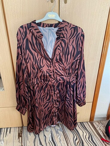 Zebra desenli saten görünümlü elbise