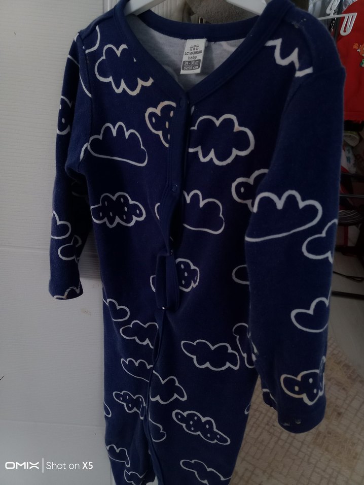 Mavi Bulut Desenli Erkek Bebek Tulum bir buçuk yaşa kadar olur - Görsel 4