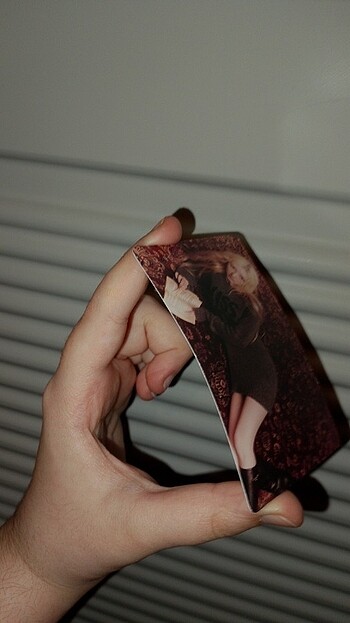 1 adet baby monster Rami lomo kart - Görsel 3