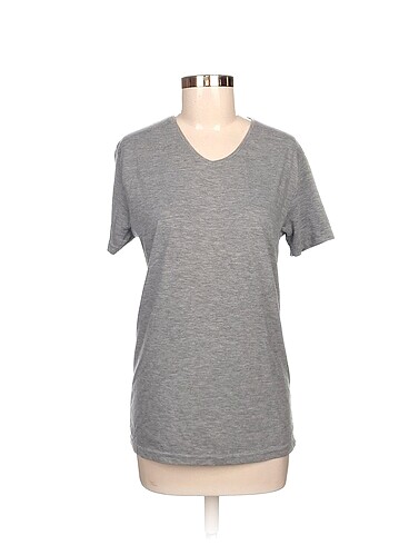 Diğer T-shirt %70 İndirimli.