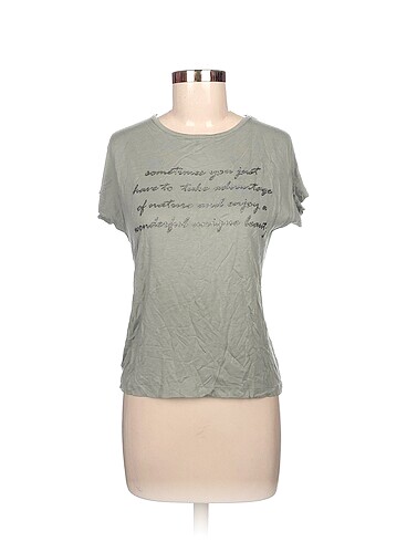 Diğer T-shirt %70 İndirimli.