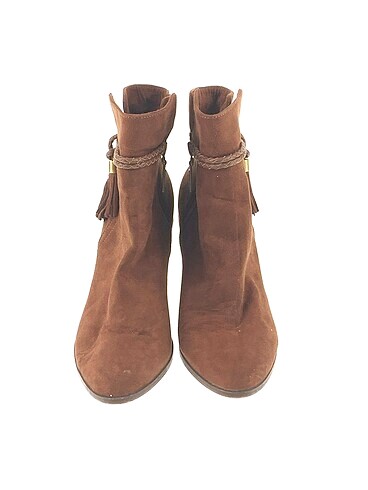37 Beden Bershka Bot %70 İndirimli.