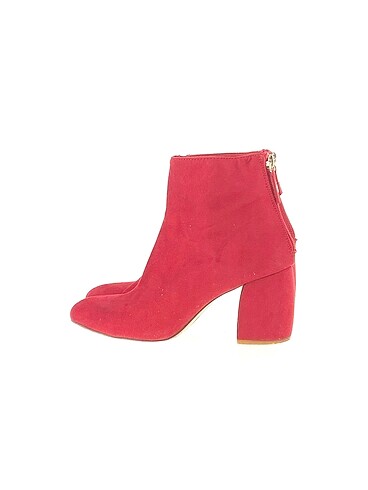 Stradivarius Bot %70 İndirimli.