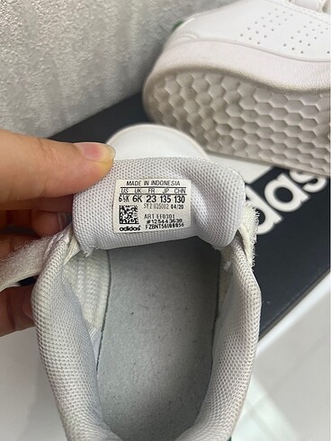 23 Beden beyaz Renk Adidas çocuk ayakkabı