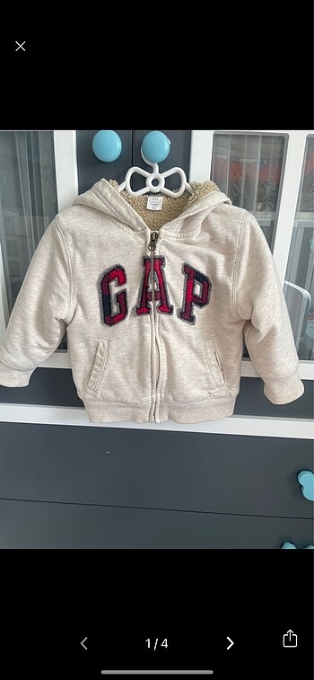 GAP sweatshirt