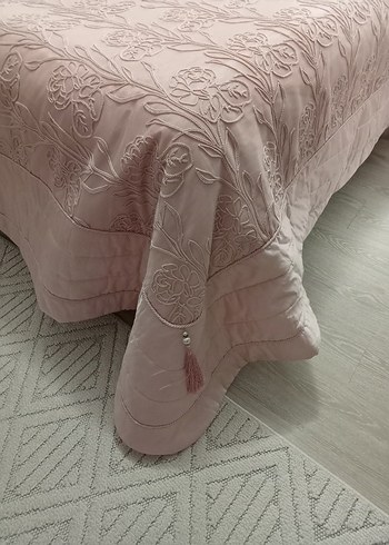 Nakışlı pudra pembesi Yatak Örtüsü - Görsel 2