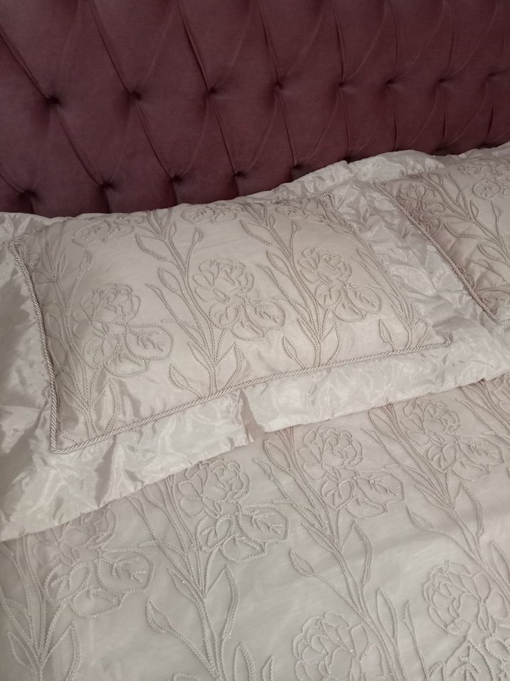 Nakışlı pudra pembesi Yatak Örtüsü - Görsel 3