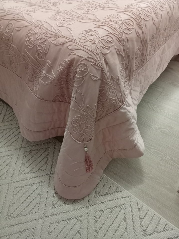 Nakışlı pudra pembesi Yatak Örtüsü - Görsel 2