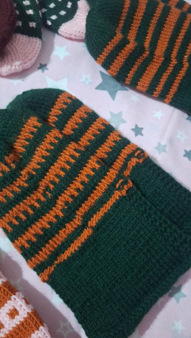 Turuncu Çizgili Yeşil Kadin çorap - Görsel 3