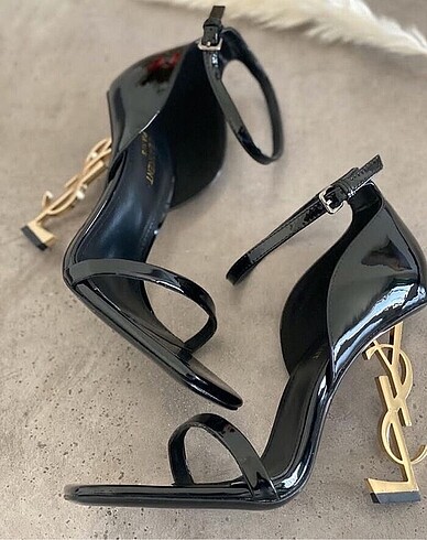 Yves Saint Laurent Topuklu ayakkabı