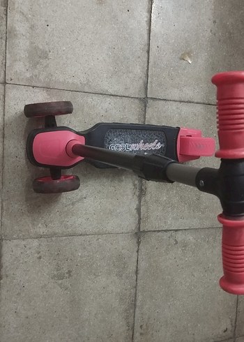 Diğer Pembe Renkli Çocuk Scooter'ı