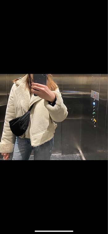 m Beden beyaz Renk Stradivarius kürklü ceket