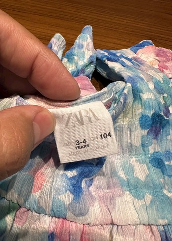 4 Yaş Beden çeşitli Renk Zara 3-4 Yaş Askılı Renkli Şık Elbise