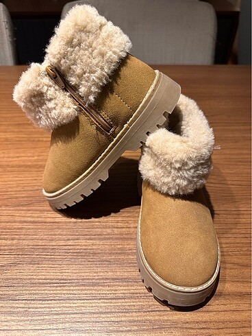 Zara İçi Tüylü 26 numara Süet Bot