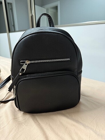 stradivarius sırt çantası