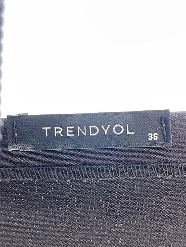 36 Beden siyah Renk Trendyol & Milla Bluz %70 İndirimli.