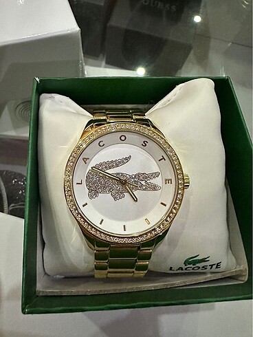 Lacoste saat