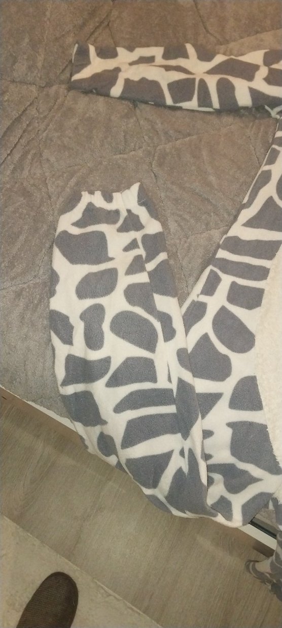 Gri Zebra Desenli Kürklü inek Kıyafeti - Görsel 4