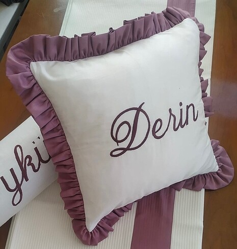 Diğer Nakışlı isimli yastık
