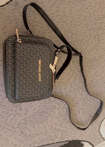 Michael Kors Deri Baskılı Kadın Çapraz Çanta