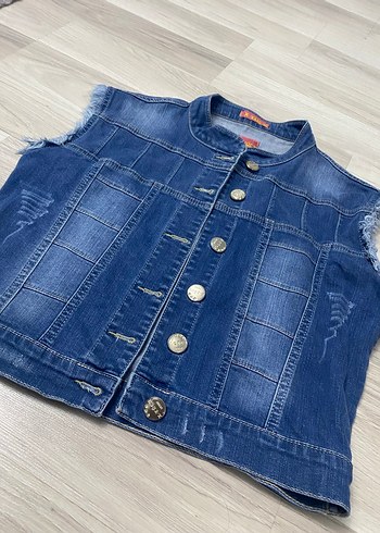 Düğmeli Kolsuz Mavi Kısa Denim Ceket - Görsel 3