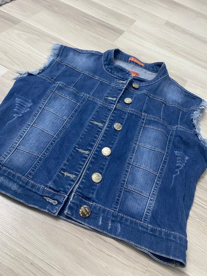 Düğmeli Kolsuz Mavi Kısa Denim Ceket - Görsel 3