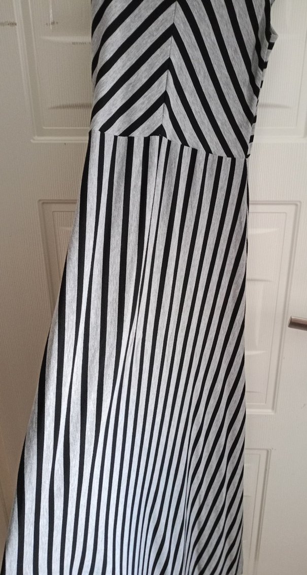 Çizgili Uzun Gri Elbise - Görsel 3