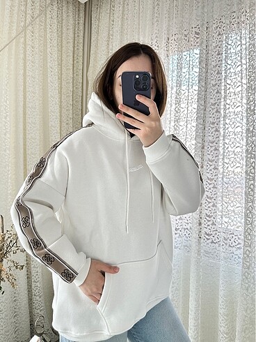 Guess sweatshirt