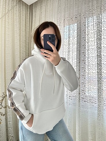 m Beden Guess sweatshirt