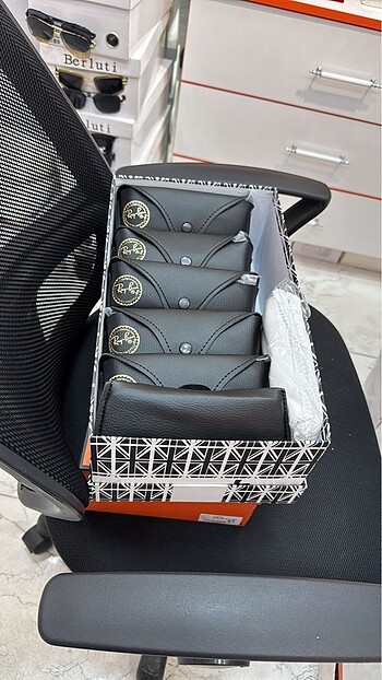 33 adet RAYBAN GÖZLÜK