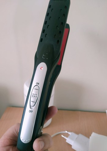 Kırmızı Saç Düzleştirici - Görsel 2