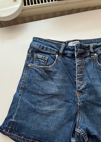 Düğmeli Mavi Kot Şort - Görsel 3