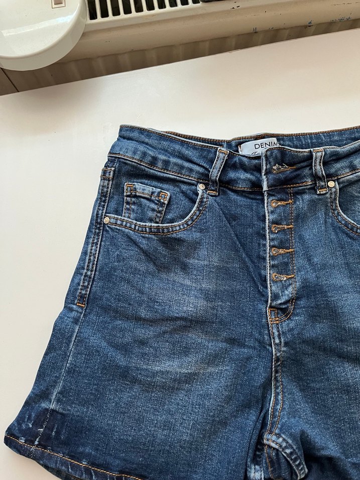 Düğmeli Mavi Kot Şort - Görsel 3