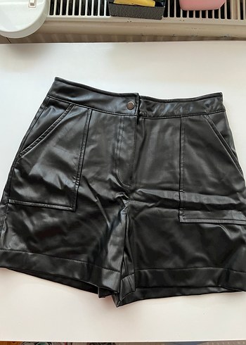 Siyah Deri Şort - Görsel 2