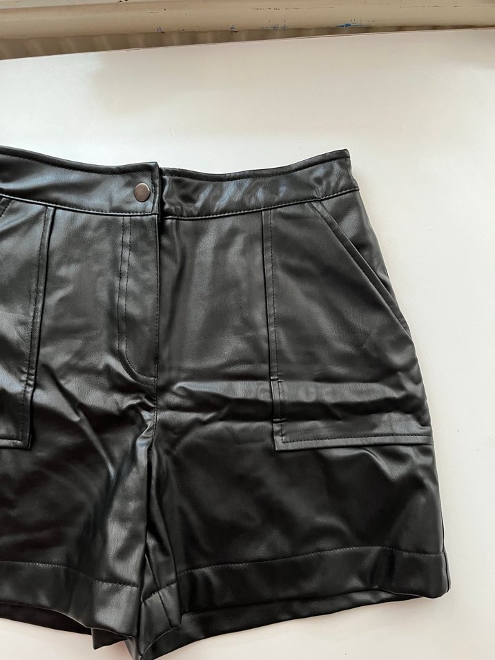 Siyah Deri Şort - Görsel 4