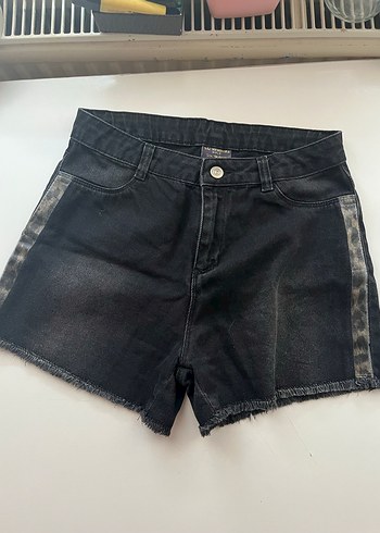 Siyah Batik Desenli Kemerli Midi Kot Şort - Görsel 2