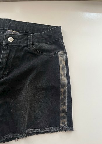 Siyah Batik Desenli Kemerli Midi Kot Şort - Görsel 3