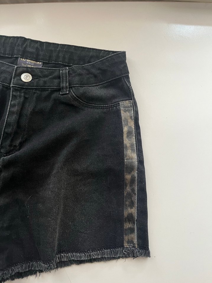 Siyah Batik Desenli Kemerli Midi Kot Şort - Görsel 3